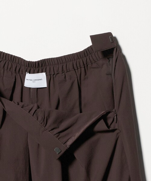 UNITED ARROWS(ユナイテッドアローズ)の「ギャザー フレア パンツ ‐はっ水 ウォッシャブル‐(その他パンツ・レディース・ライトピンク/ダークブラウン/ブラック・36/38)」の14枚目の写真
