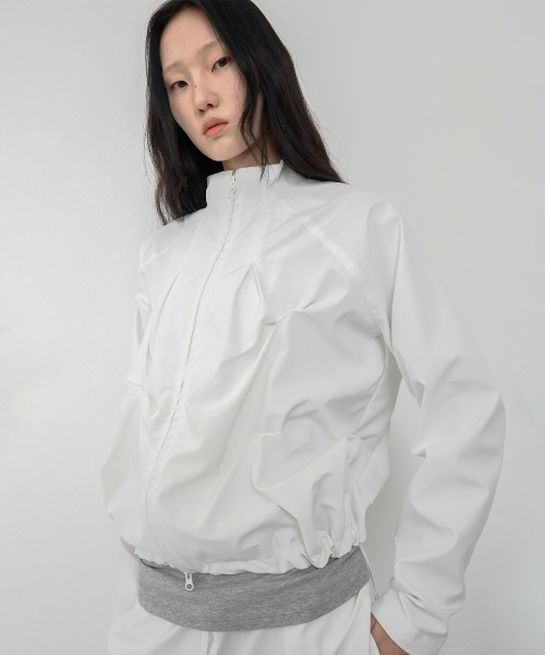 NACHE(ナチェ)の「PINTUCK WIND BREAKER (UNISEX) IVORY(ナイロンジャケット・レディース・その他・1/2)」の1枚目の写真