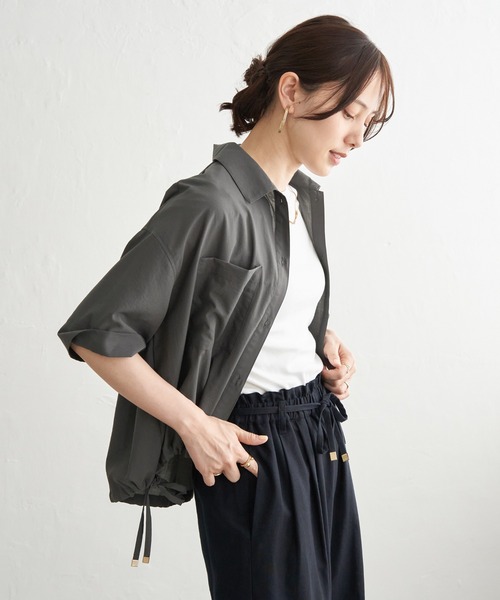 ikka(イッカ)の「【雑誌InRed6月号掲載】冷感/デニム裾ドロストシャツ(シャツ/ブラウス・レディース・ネイビー/オフホワイト/オリーブ/オレンジ/その他1/チャコール・M/L/S)」の18枚目の写真