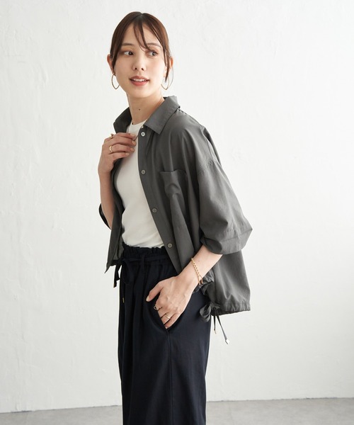 ikka(イッカ)の「【雑誌InRed6月号掲載】冷感/デニム裾ドロストシャツ(シャツ/ブラウス・レディース・ネイビー/オフホワイト/オリーブ/オレンジ/その他1/チャコール・M/L/S)」の20枚目の写真