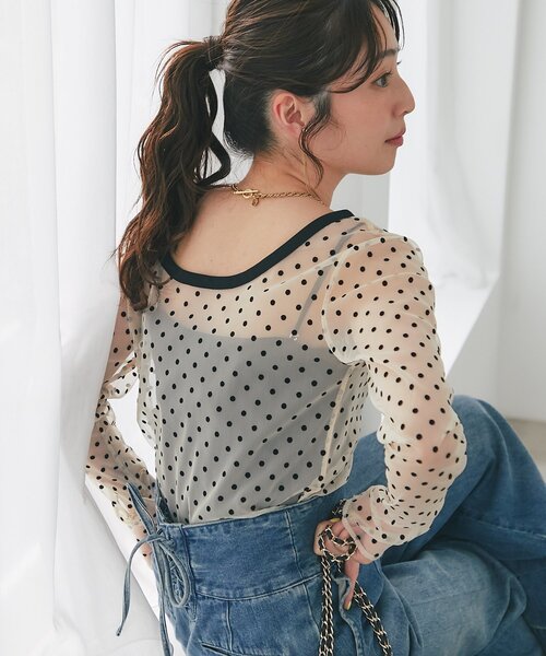 La boutique BonBon(ラブティックボンボン)の「【今すぐお届け】シアードット前後2WAYトップス(Tシャツ/カットソー・レディース・ベージュ/ホワイト・FREE)」の1枚目の写真