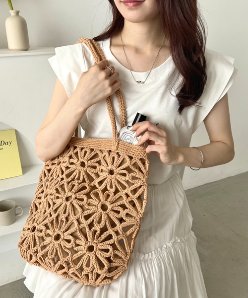 wears(ウェアーズ)の「巾着付き♪フラワー透かし編みトートバッグ(トートバッグ・レディース・ベージュ/アイボリー・FREE)」の2枚目の写真