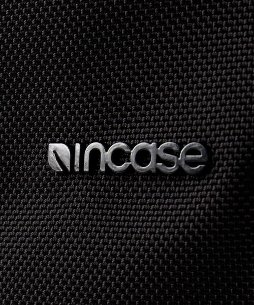 incase(インケース)の「【Incase/インケース】Tracks Expandable Backpack(バックパック/リュック・メンズ・ブラック・FREE)」の5枚目の写真