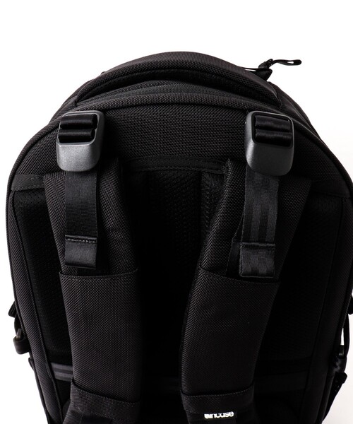 incase(インケース)の「【Incase/インケース】Tracks Expandable Backpack(バックパック/リュック・メンズ・ブラック・FREE)」の14枚目の写真