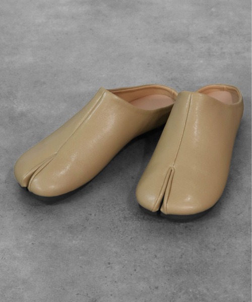 THE CELL.(ザセルドット)の「ソフトソール足袋スリッポン SPLIT TOE SLIP-ONS(サンダル・レディース・ベージュ/ブラック・35/37/39)」の2枚目の写真