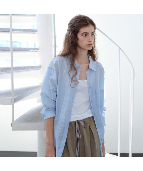 URAGO(ユラーゴ)の「Sandy textured shirt(シャツ/ブラウス・レディース・アイボリー/スカイブルー・FREE)」の1枚目の写真