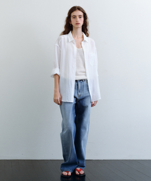 URAGO(ユラーゴ)の「Sandy textured shirt(シャツ/ブラウス・レディース・アイボリー/スカイブルー・FREE)」の4枚目の写真