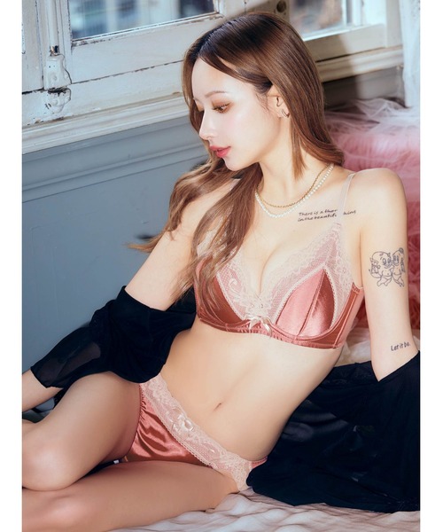 上品に、きれいに盛れる】ダスティサテンレース育乳脇高ブラジャー