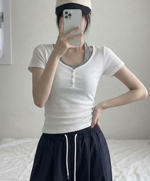VIVID LADY(ビビッドレディー)の「ホルターネックドッキング レイヤード風 リブトップス(Tシャツ/カットソー・レディース・グレー/ブラック/ホワイト・FREE)」の9枚目の写真