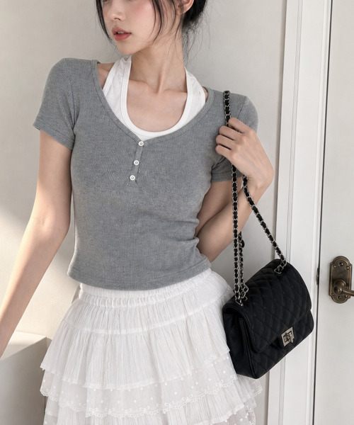 VIVID LADY(ビビッドレディー)の「ホルターネックドッキング レイヤード風 リブトップス(Tシャツ/カットソー・レディース・グレー/ブラック/ホワイト・FREE)」の4枚目の写真