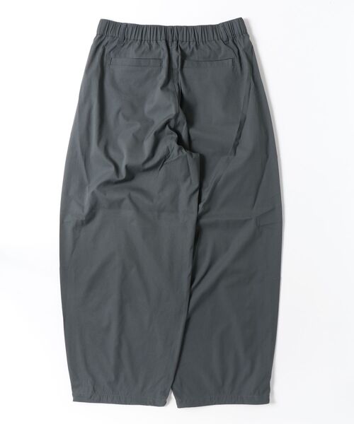 BEAVER(ビーバー)の「B omnivore/ビーオムニボー TUCK CURB PANTS タックカーブパンツ(スラックス・メンズ・ブラック/グレー・M/L)」の3枚目の写真