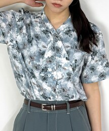 タイデザイン柄ブラウス
