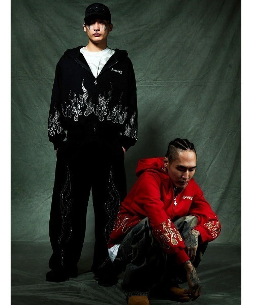 SUPPLIER(サプライヤー)の「A'GEM/9 × .kom 『SUPPLIER/サプライヤー』 Fire Pattern Rhinestone Zip Hoodie/ファイヤーパターン ラインストーン ジップ パーカー(パーカー・メンズ・ブラック/レッド・L)」の9枚目の写真