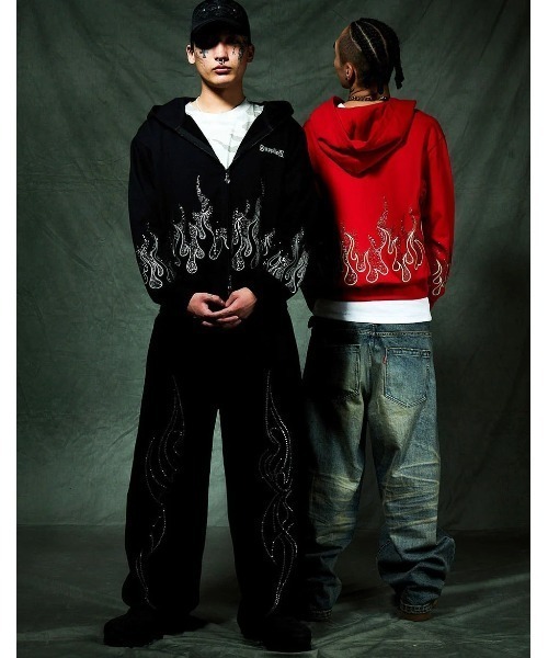 SUPPLIER(サプライヤー)の「A'GEM/9 × .kom 『SUPPLIER/サプライヤー』 Fire Pattern Rhinestone Zip Hoodie/ファイヤーパターン ラインストーン ジップ パーカー(パーカー・メンズ・ブラック/レッド・L)」の7枚目の写真