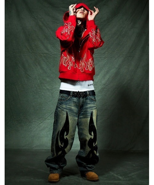 SUPPLIER(サプライヤー)の「A'GEM/9 × .kom 『SUPPLIER/サプライヤー』 Fire Pattern Rhinestone Zip Hoodie/ファイヤーパターン ラインストーン ジップ パーカー(パーカー・メンズ・ブラック/レッド・L)」の11枚目の写真