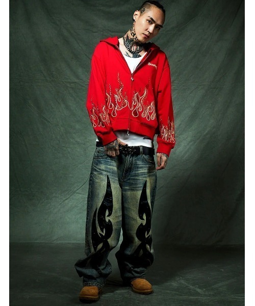 SUPPLIER(サプライヤー)の「A'GEM/9 × .kom 『SUPPLIER/サプライヤー』 Fire Pattern Rhinestone Zip Hoodie/ファイヤーパターン ラインストーン ジップ パーカー(パーカー・メンズ・ブラック/レッド・L)」の12枚目の写真