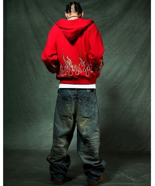 SUPPLIER(サプライヤー)の「A'GEM/9 × .kom 『SUPPLIER/サプライヤー』 Fire Pattern Rhinestone Zip Hoodie/ファイヤーパターン ラインストーン ジップ パーカー(パーカー・メンズ・ブラック/レッド・L)」の15枚目の写真