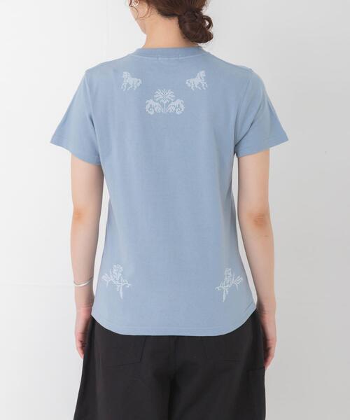 URBAN RESEARCH(アーバンリサーチ)の「Teya CROSS-STITCH T-SHIRTS(Tシャツ/カットソー・レディース・ベージュ/ブルー・FREE)」の5枚目の写真