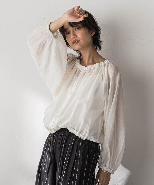 MAYSON GREY(メイソングレイ)の「前後2WAYシアーギャザーブラウス(シャツ/ブラウス・レディース・オフホワイト・M)」の5枚目の写真
