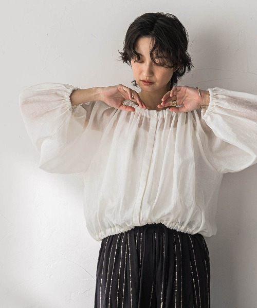 MAYSON GREY(メイソングレイ)の「前後2WAYシアーギャザーブラウス(シャツ/ブラウス・レディース・オフホワイト・M)」の2枚目の写真