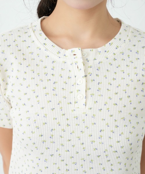 FCMM（エフシーエムエム）の「FLOWER THERMAL HENLEY NECK TEE / フラワーサーマルヘンリーネックTee（Tシャツ/カットソー・レディース・グレー/アイボリー・SMALL/MEDIUM）」の21枚目の写真