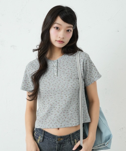 FCMM（エフシーエムエム）の「FLOWER THERMAL HENLEY NECK TEE / フラワーサーマルヘンリーネックTee（Tシャツ/カットソー・レディース・グレー/アイボリー・SMALL/MEDIUM）」の16枚目の写真
