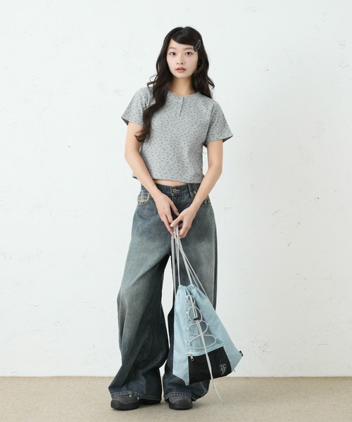 FCMM（エフシーエムエム）の「FLOWER THERMAL HENLEY NECK TEE / フラワーサーマルヘンリーネックTee（Tシャツ/カットソー・レディース・グレー/アイボリー・SMALL/MEDIUM）」の11枚目の写真