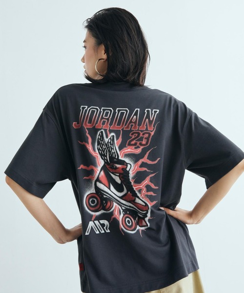 JORDAN BRAND(ジョーダンブランド)の「ジョーダン フライト ウィメンズ グラフィック T シャツ / Jordan Flight Women's Graphic T-Shirt IM7133-045 Off Noir(Tシャツ/カットソー・レディース・ブラック系その他・L/XS/S/M/XL)」の14枚目の写真