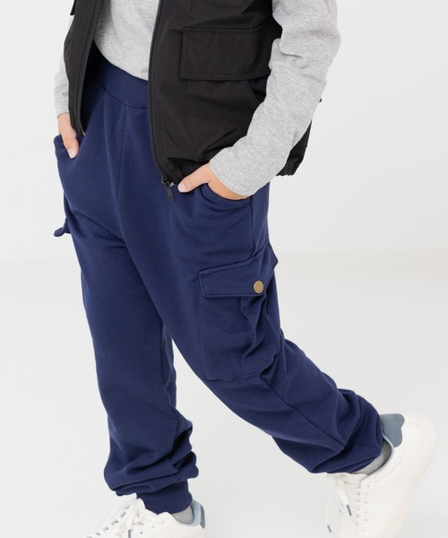 chil2(チルツー)の「裏毛 カーゴパンツ(スウェットパンツ・キッズ・カーキ/ネイビー/ブラウン/ブラック・110cm/120cm/100cm/150cm/140cm/130cm)」の4枚目の写真