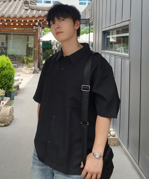 MINDBRIDGE（マインドブリッジ）の「[COUTURE]ワッフル生地ポケットセミオーバーフィット半袖シャツ（シャツ/ブラウス・メンズ・ブラック・100/110/95/105）」の2枚目の写真