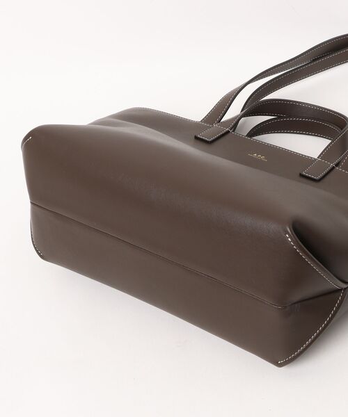 A.P.C.（アーペーセー）の「LE DRUMMER SMALL（トートバッグ・レディース・グリーン・ONESIZE）」の3枚目の写真