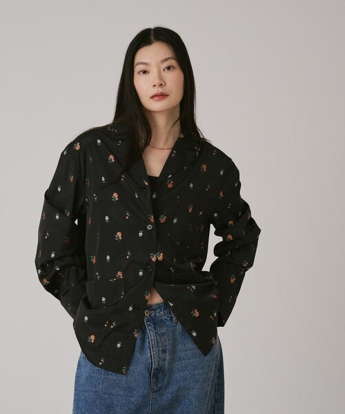 Omekashi(オメカシ)の「【セットアップ可能/花柄・無地】花柄刺繍シャツジャケット(シャツ/ブラウス・レディース・ベージュ/ブラック・FREE)」の3枚目の写真