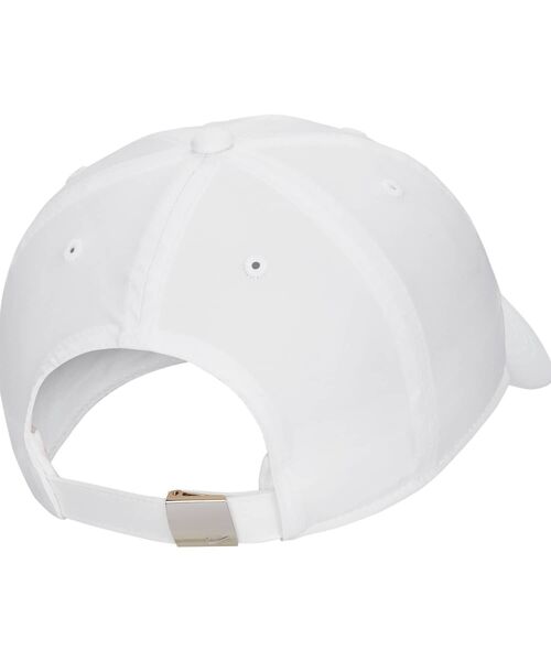 NIKE(ナイキ)の「ナイキ Dri-FIT クラブ キッズ アンストラクチャード メタル スウッシュ キャップ / Nike Dri-FIT Club Kids' Unstructured Metal Swoosh Cap FB5064-100 White(キャップ・キッズ・ホワイト・ONE SIZE)」の2枚目の写真