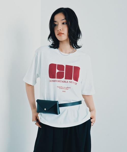 LEPSIM(レプシィム)の「カラーロゴTEE 1049028(Tシャツ/カットソー・レディース・チャコールグレー/ブルー/オフホワイト/パープル/ピンク・FREE)」の1枚目の写真