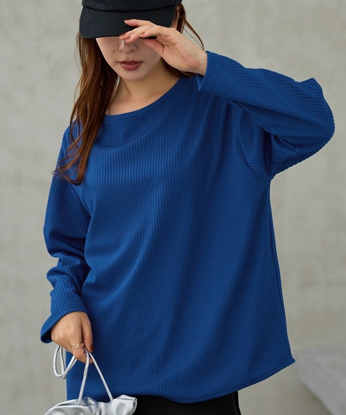 alotta(アロッタ)の「ラクラク上品に決まる!前後2WAYパールデザインゆるトップス(Tシャツ/カットソー・レディース・ネイビー/モカ/ブラック/ロイヤルブルー/レッド系その他・L/LL/M)」の4枚目の写真