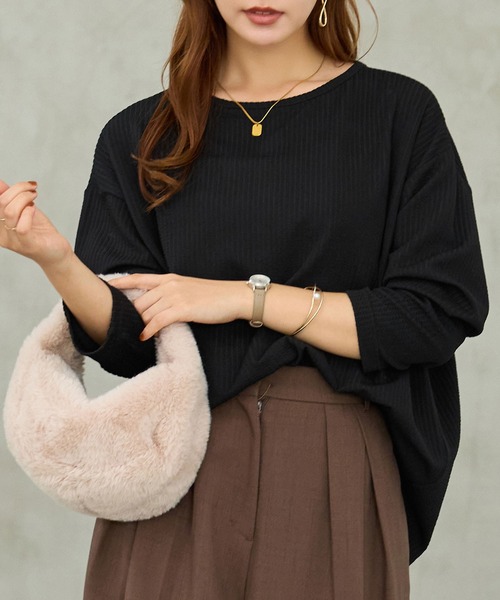 alotta(アロッタ)の「ラクラク上品に決まる!前後2WAYパールデザインゆるトップス(Tシャツ/カットソー・レディース・ネイビー/モカ/ブラック/ロイヤルブルー/レッド系その他・L/LL/M)」の16枚目の写真