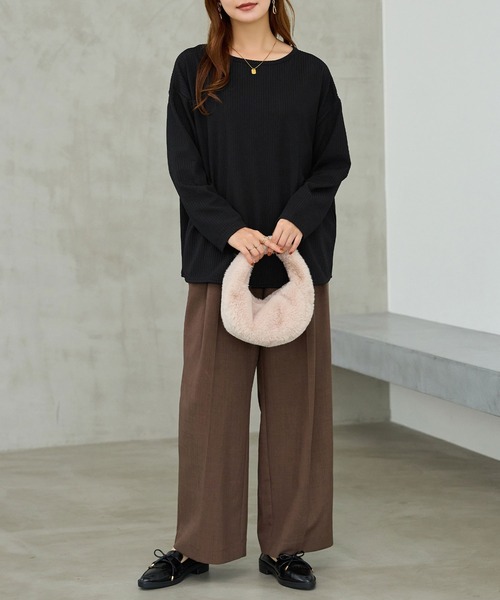 alotta(アロッタ)の「ラクラク上品に決まる!前後2WAYパールデザインゆるトップス(Tシャツ/カットソー・レディース・ネイビー/モカ/ブラック/ロイヤルブルー/レッド系その他・L/LL/M)」の19枚目の写真