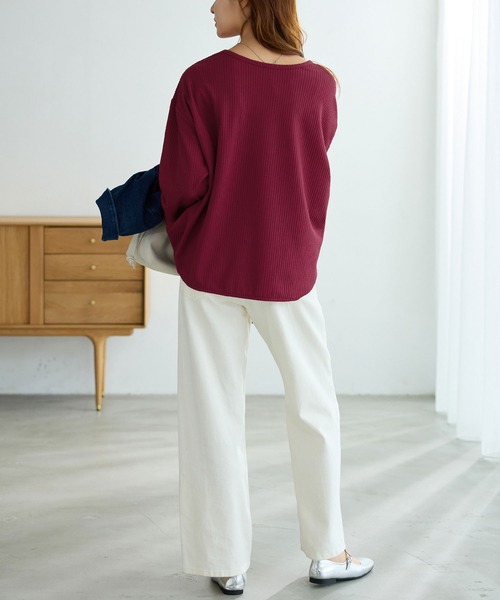 alotta(アロッタ)の「ラクラク上品に決まる!前後2WAYパールデザインゆるトップス(Tシャツ/カットソー・レディース・ネイビー/モカ/ブラック/ロイヤルブルー/レッド系その他・L/LL/M)」の15枚目の写真