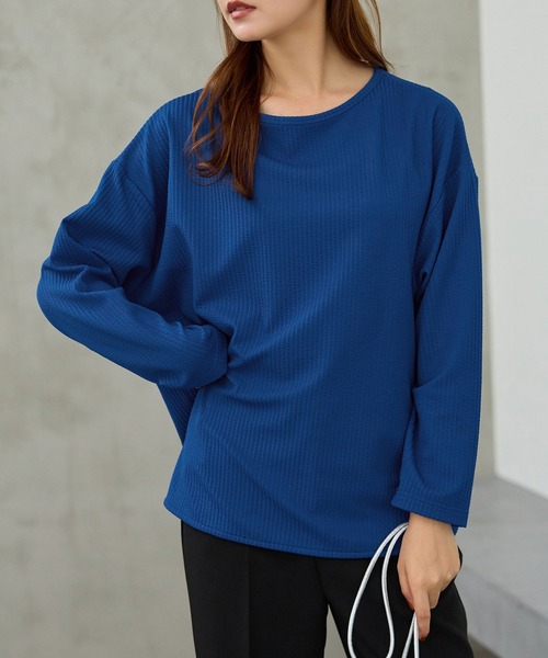 alotta(アロッタ)の「ラクラク上品に決まる!前後2WAYパールデザインゆるトップス(Tシャツ/カットソー・レディース・ネイビー/モカ/ブラック/ロイヤルブルー/レッド系その他・L/LL/M)」の8枚目の写真