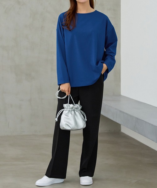alotta(アロッタ)の「ラクラク上品に決まる!前後2WAYパールデザインゆるトップス(Tシャツ/カットソー・レディース・ネイビー/モカ/ブラック/ロイヤルブルー/レッド系その他・L/LL/M)」の10枚目の写真