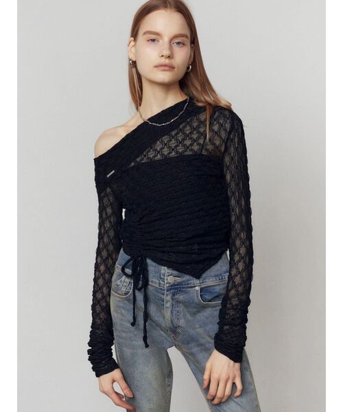EMODA(エモダ)の「アシンメトリーオフショルダートップ(Tシャツ/カットソー・レディース・アイボリー/ブラック/ベージュ・FREE)」の11枚目の写真
