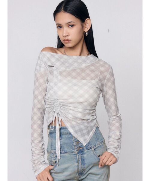 EMODA(エモダ)の「アシンメトリーオフショルダートップ(Tシャツ/カットソー・レディース・アイボリー/ブラック/ベージュ・FREE)」の19枚目の写真
