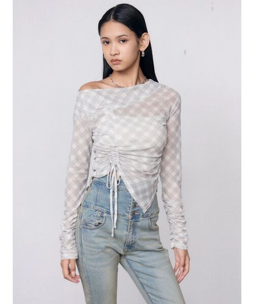 EMODA(エモダ)の「アシンメトリーオフショルダートップ(Tシャツ/カットソー・レディース・アイボリー/ブラック/ベージュ・FREE)」の20枚目の写真