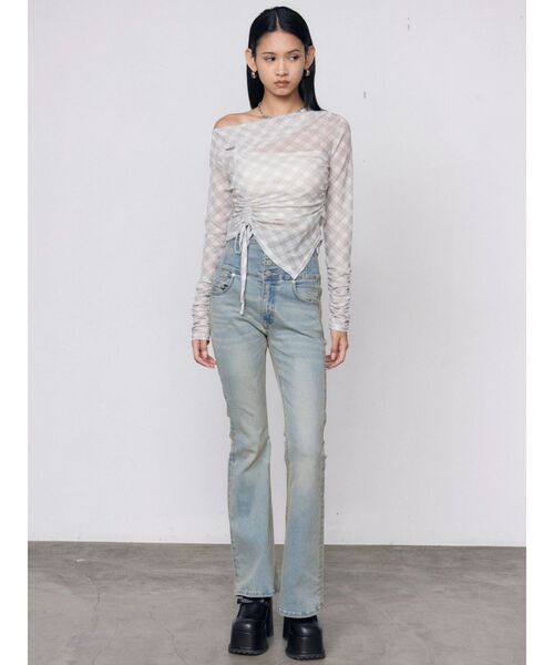 EMODA(エモダ)の「アシンメトリーオフショルダートップ(Tシャツ/カットソー・レディース・アイボリー/ブラック/ベージュ・FREE)」の21枚目の写真