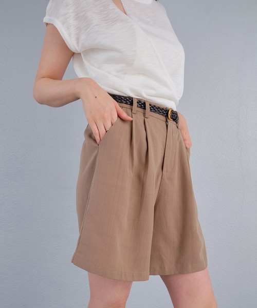 murea(ミュレア)の「ベルト付きタックワイドショートパンツ(その他パンツ・レディース・ブラック/ブラウン/ベージュ/アイボリー・FREE)」の10枚目の写真