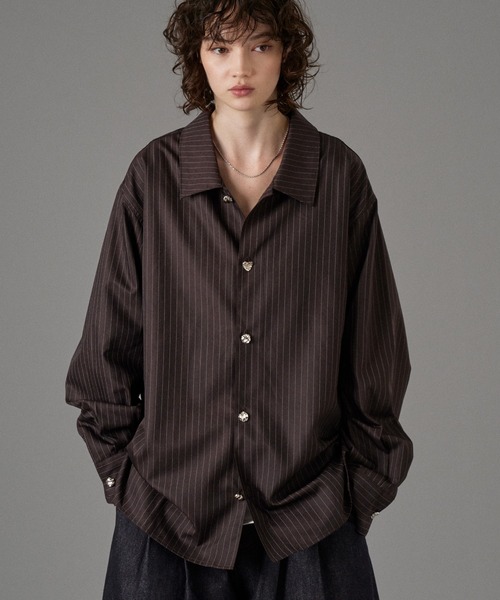 ONCILY（オンシェリー）の「SILVER BUTTON LONG SLEEVE SHIRT / シルバーボタンロングスリーブシャツ（シャツ/ブラウス・メンズ・ネイビー系/ホワイト系その他/ブラウン/オフホワイト/ネイビー/ブラック/ダークブラウン・SMALL/MEDIUM/LARGE）」の4枚目の写真