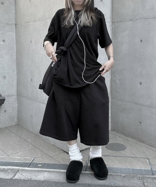 YACA（ヤーカ）の「Back Eyelet Tee/バックアイレットT（Tシャツ/カットソー・レディース・ブラック/ホワイト・FREE）」の3枚目の写真