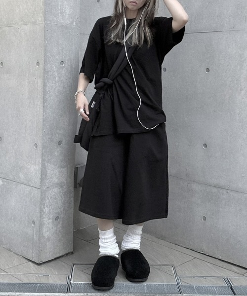 YACA（ヤーカ）の「Back Eyelet Tee/バックアイレットT（Tシャツ/カットソー・レディース・ブラック/ホワイト・FREE）」の6枚目の写真