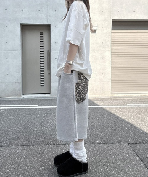 YACA（ヤーカ）の「Back Eyelet Tee/バックアイレットT（Tシャツ/カットソー・レディース・ブラック/ホワイト・FREE）」の9枚目の写真