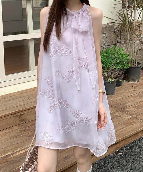 FAVORITO(ファヴォリート)の「ノースリーブ刺繍ワンピース(ワンピース・レディース・ベージュ/パープル/ブルー・F)」の3枚目の写真